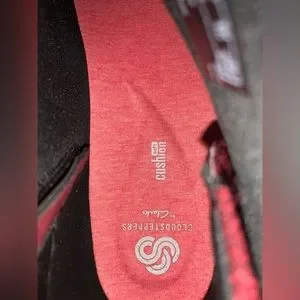 Clarks Women's 9W Minimalist Burgundy Cloud Stepper Soft Cushion Ankle Boots